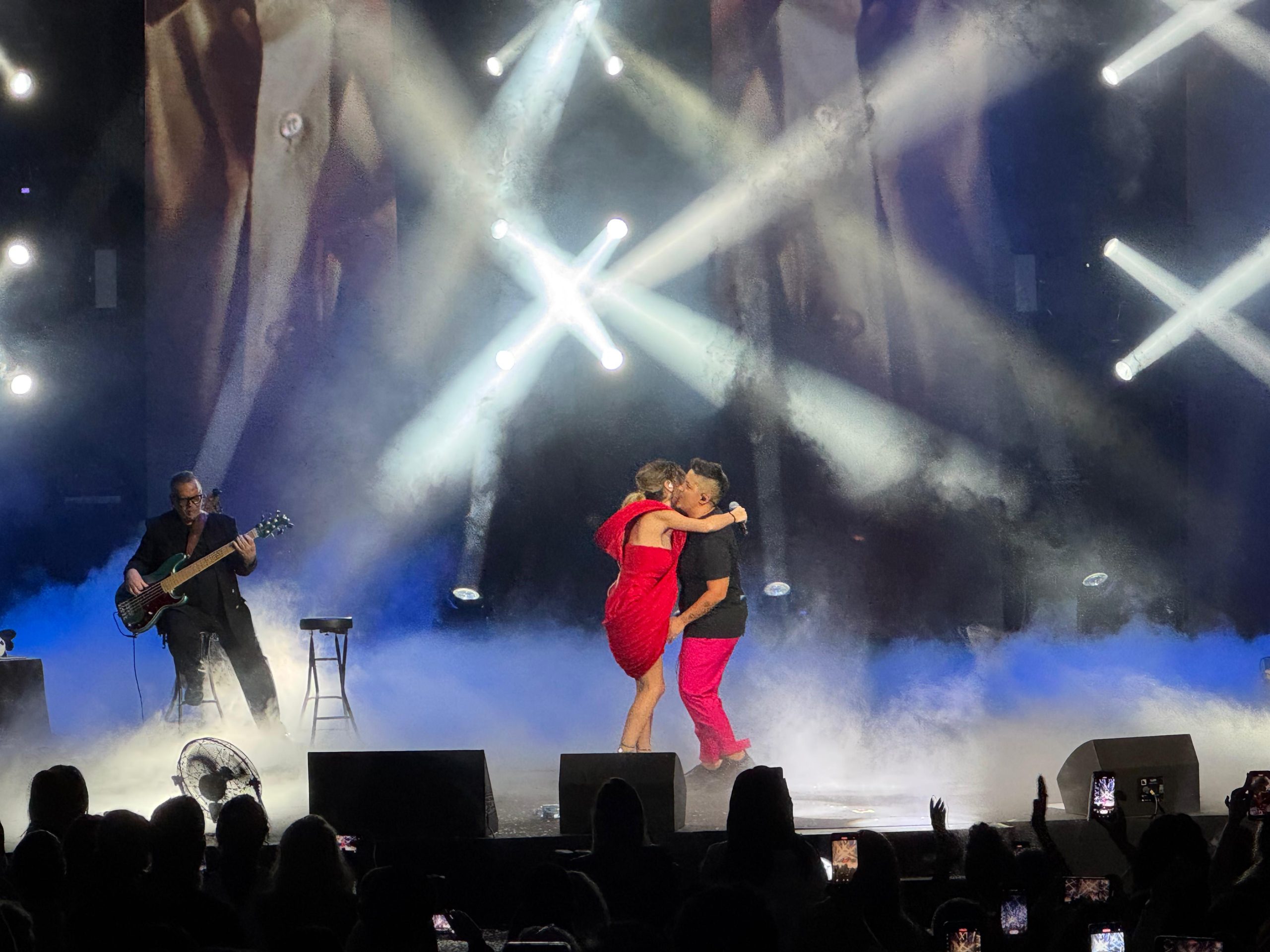 Marija Šerifović i Jovana Pajić prvi put uživo izvele "Demone": Cela sala se ježila od emocija VIDEO 6 Marija Serifovic i Jovana Pajic 1