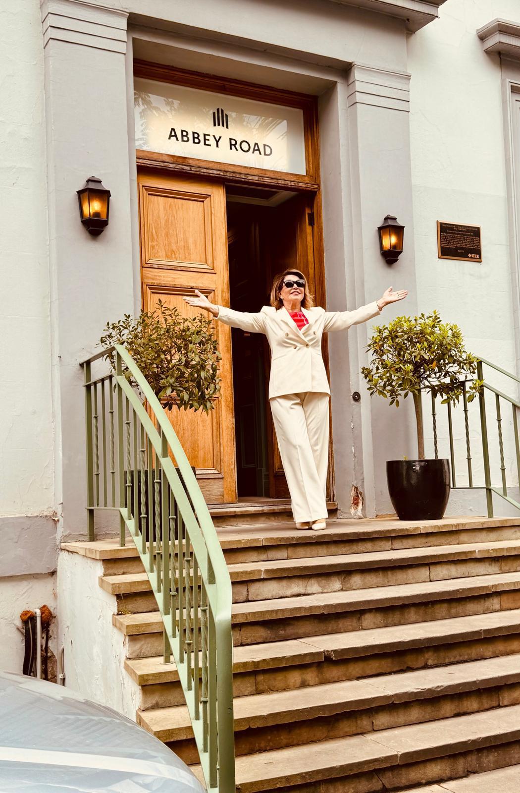 Veliki dan za Nedu Ukraden, pevačica u Londonu obeležava značajan jubilej FOTO 6 Neda Ukraden 4