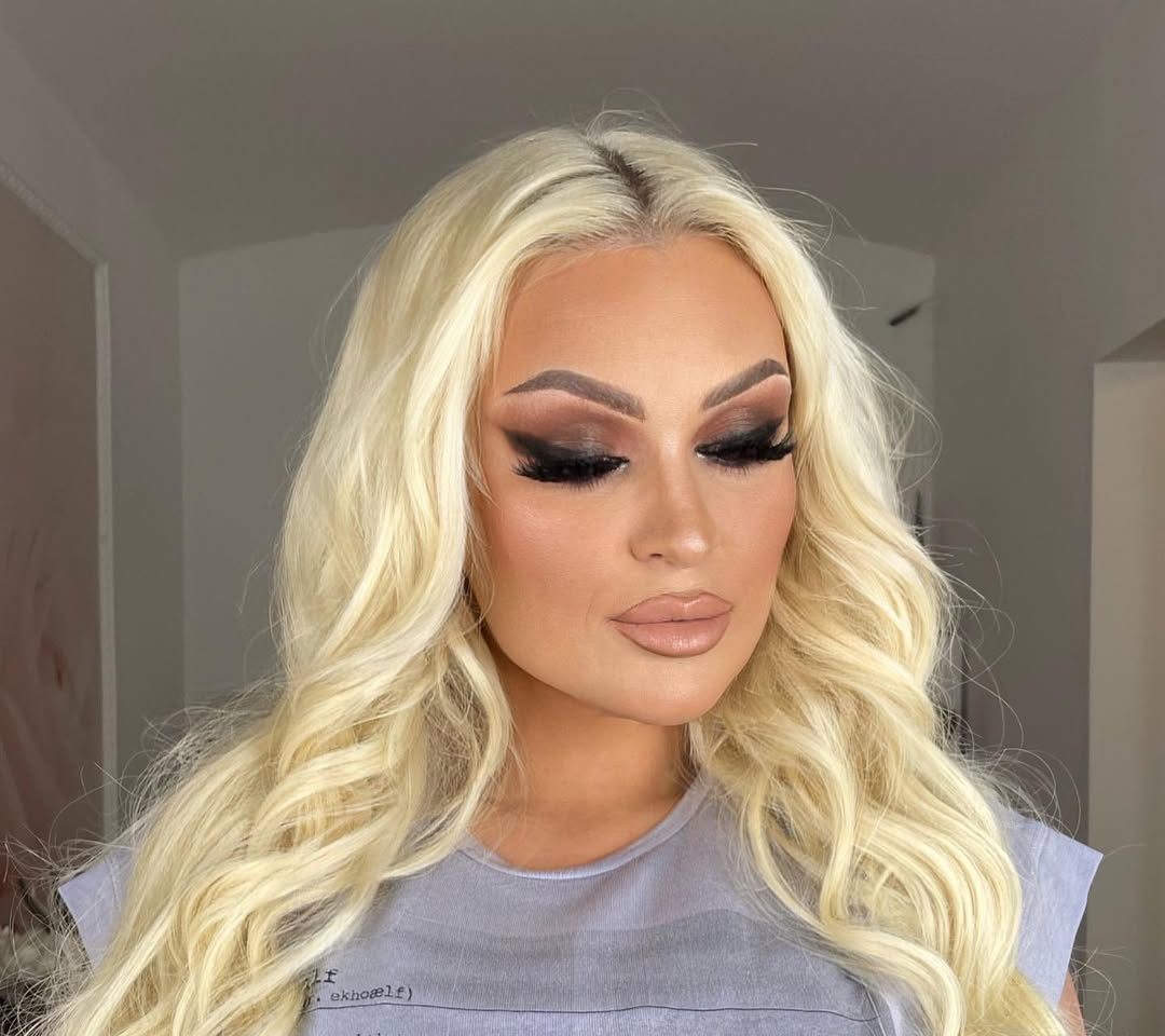 Parfem je nenadmasna nijansa zenske individualnosti on daje poslednju notu vasem izgledu. .beautiful fashion lady instafashion girl girly stylish love skirt shopping outfit cute nails beauty heel e1746799810328