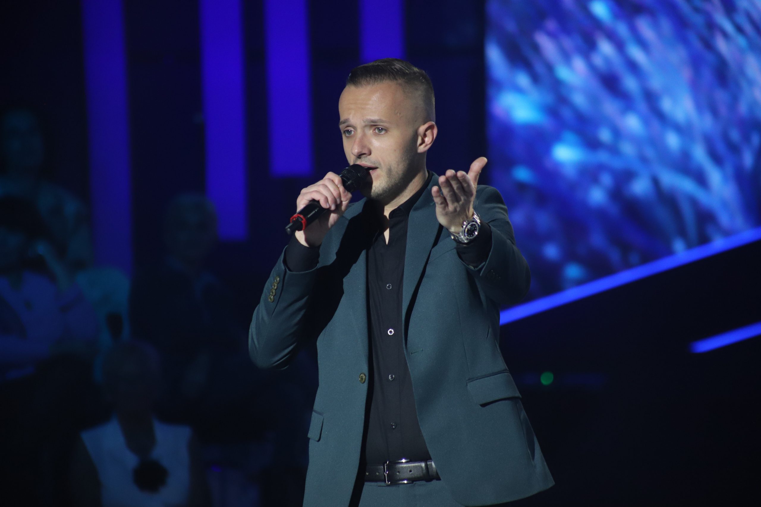 Naježićete se kada čujete kako je Stefan Kosmajac izveo pesmu "Sin" uživo emisiji: "Kakva emocija, bravo" VIDEO 6 STEFAN KOSMAJAC NNK SNIMANJE 08052025 FOTO MUNJA 30