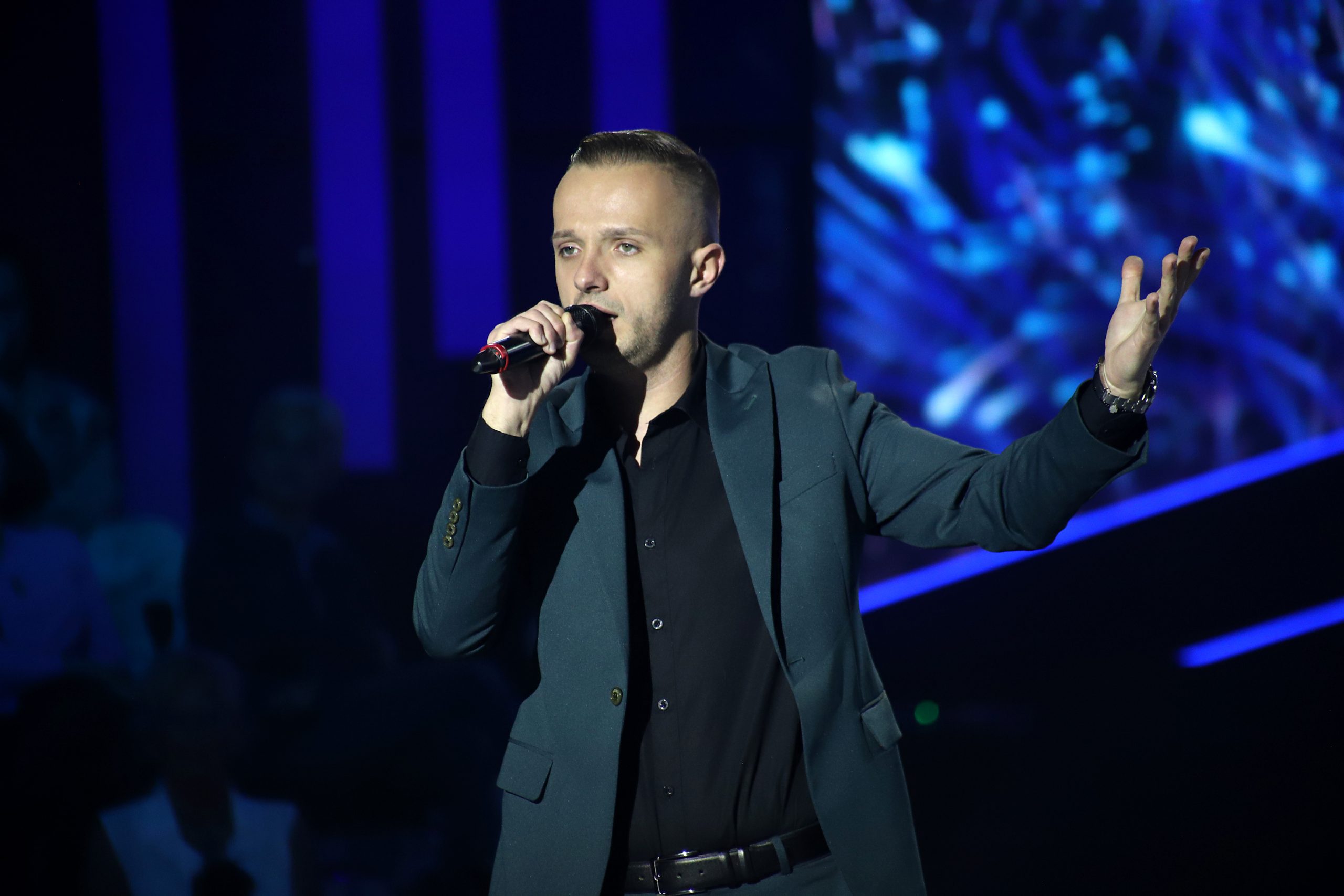 Naježićete se kada čujete kako je Stefan Kosmajac izveo pesmu "Sin" uživo emisiji: "Kakva emocija, bravo" VIDEO 7 STEFAN KOSMAJAC NNK SNIMANJE 08052025 FOTO MUNJA 56 ok