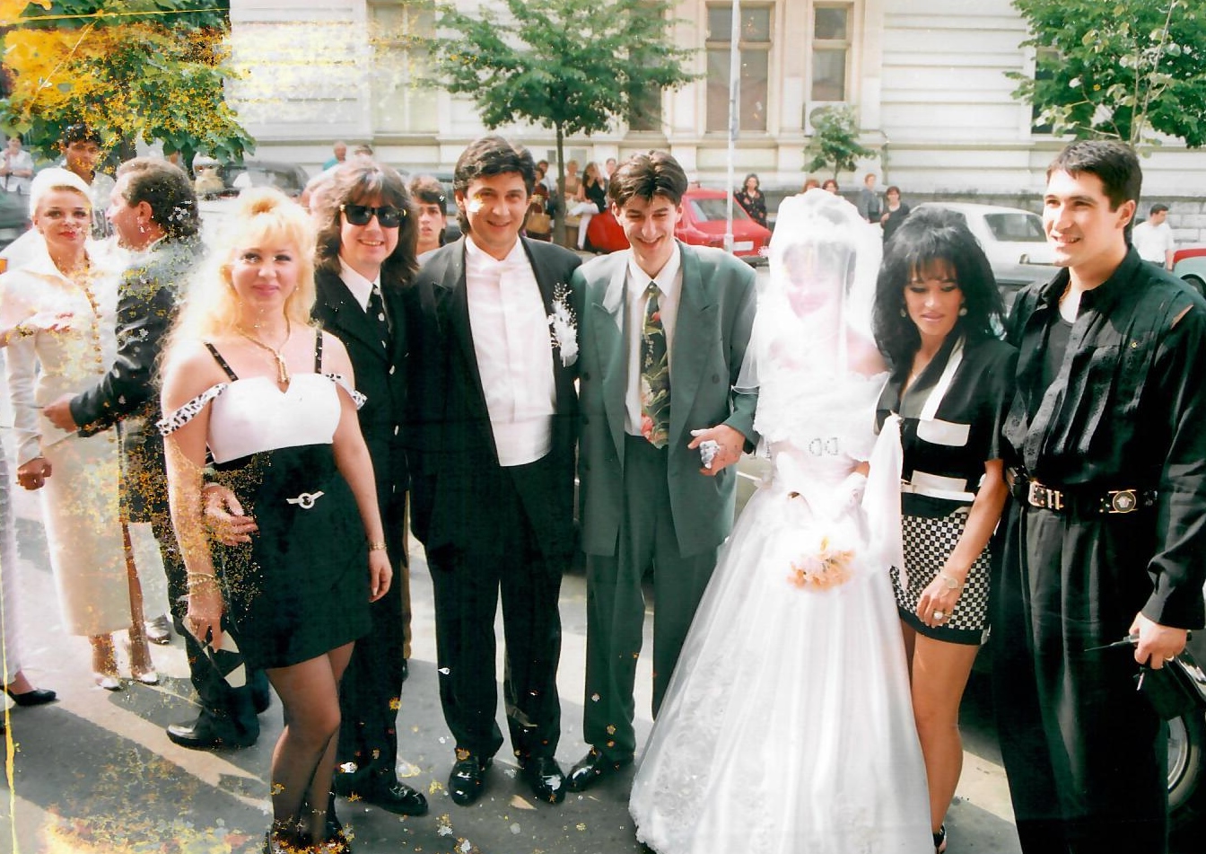 Nikad objavljene fotografije sa svadbe Zlate Petrović i Zorana Pejića: Pevačicin sin iz prvog braka pevao na stolu 6 svadba zlate petrović i peje
