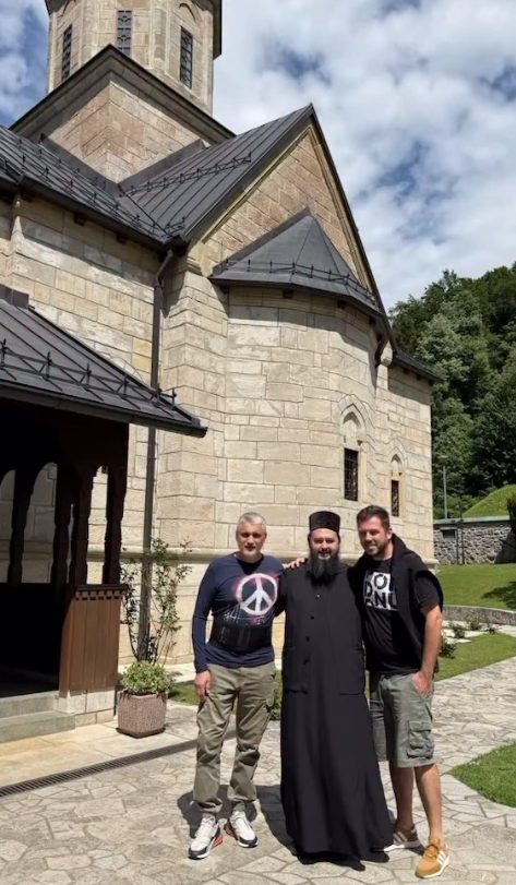 Čeda Jovanović pronašao mir u manastiru: Posle razvoda utehu mu pruža samo jedna osoba, evo ko je u pitanju (FOTO) 6 Screenshot 2025 05 06 135455