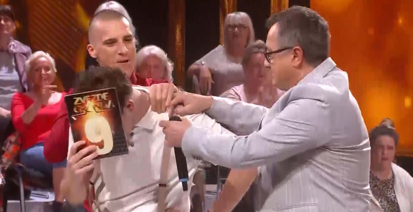 "Ja ne mogu ovo više majke mi": Takmičaru pošle suze u baražu, voditelji ga pridržavali (VIDEO) 10 Screenshot 2025 05 09 115610 1