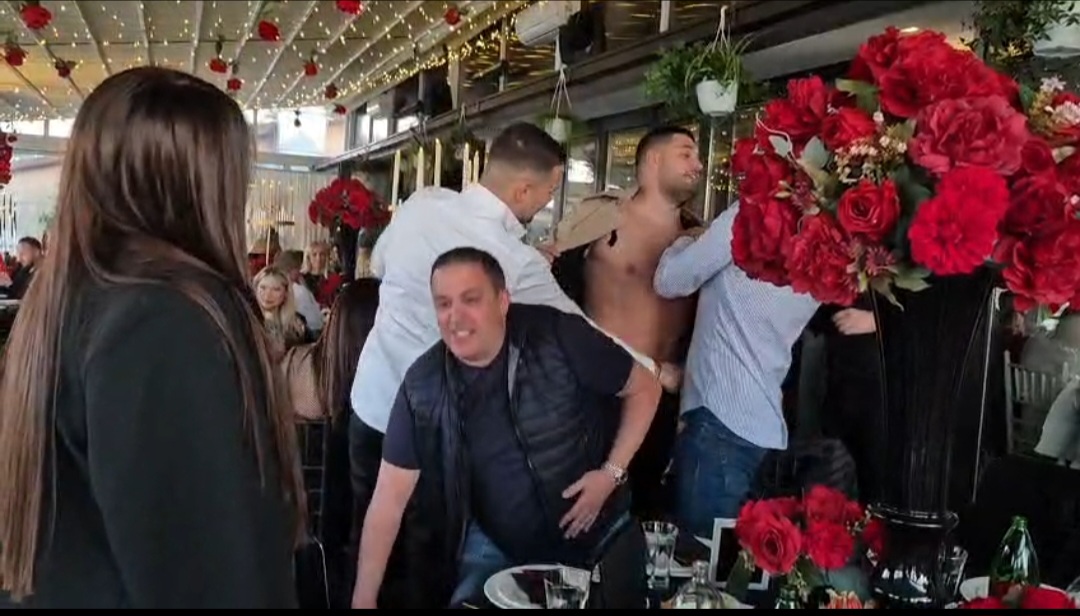Prvo pojavljivanje Ljube Perućice nakon što je postao otac: U iscepanoj majici stigao na rođendan zvezde Granda (VIDEO) 7 Screenshot 20250513 195353 WhatsApp