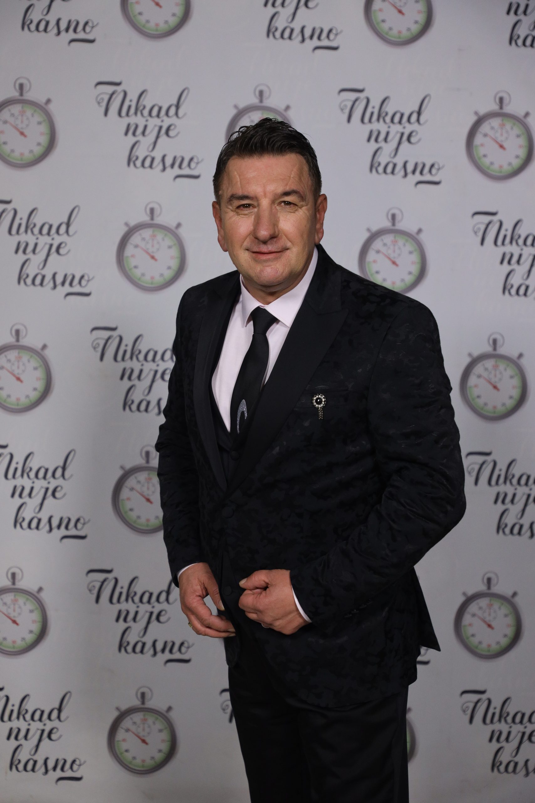 "Sve se izdešavalo" Toni Tušev iz „Nikad nije kasno“: Poklanjao kola pevačicama, traži menadžera za turneju VIDEO 9 TONI TUSEV 53 GOD. TETOVO 10