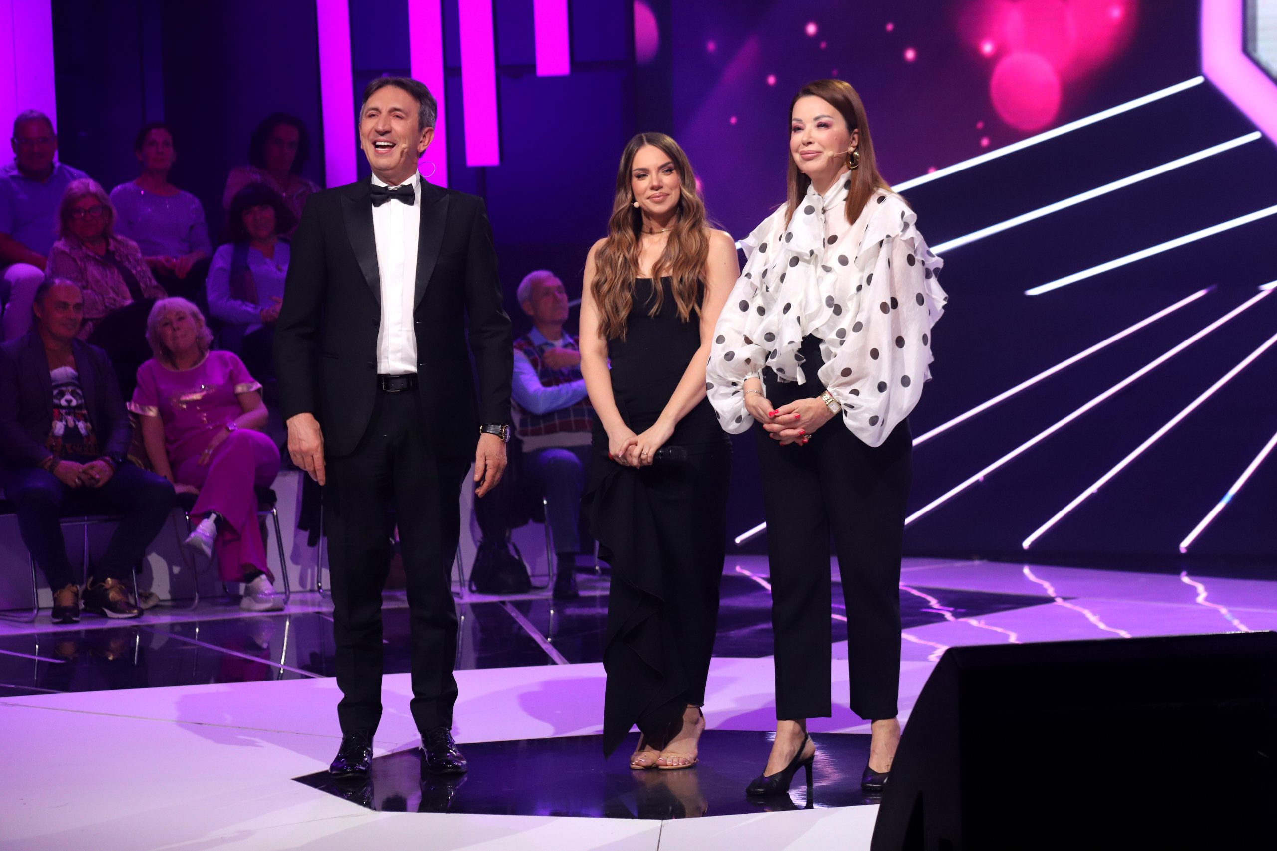 Ivana Pavković zapevala čuveni hit i oduševila sve: "Stasala si, još bolje pevaš" VIDEO 6 ZIKA IVANA P DRAGANA NNK SNIMANJE 08052025 FOTO MUNJA 2 ok