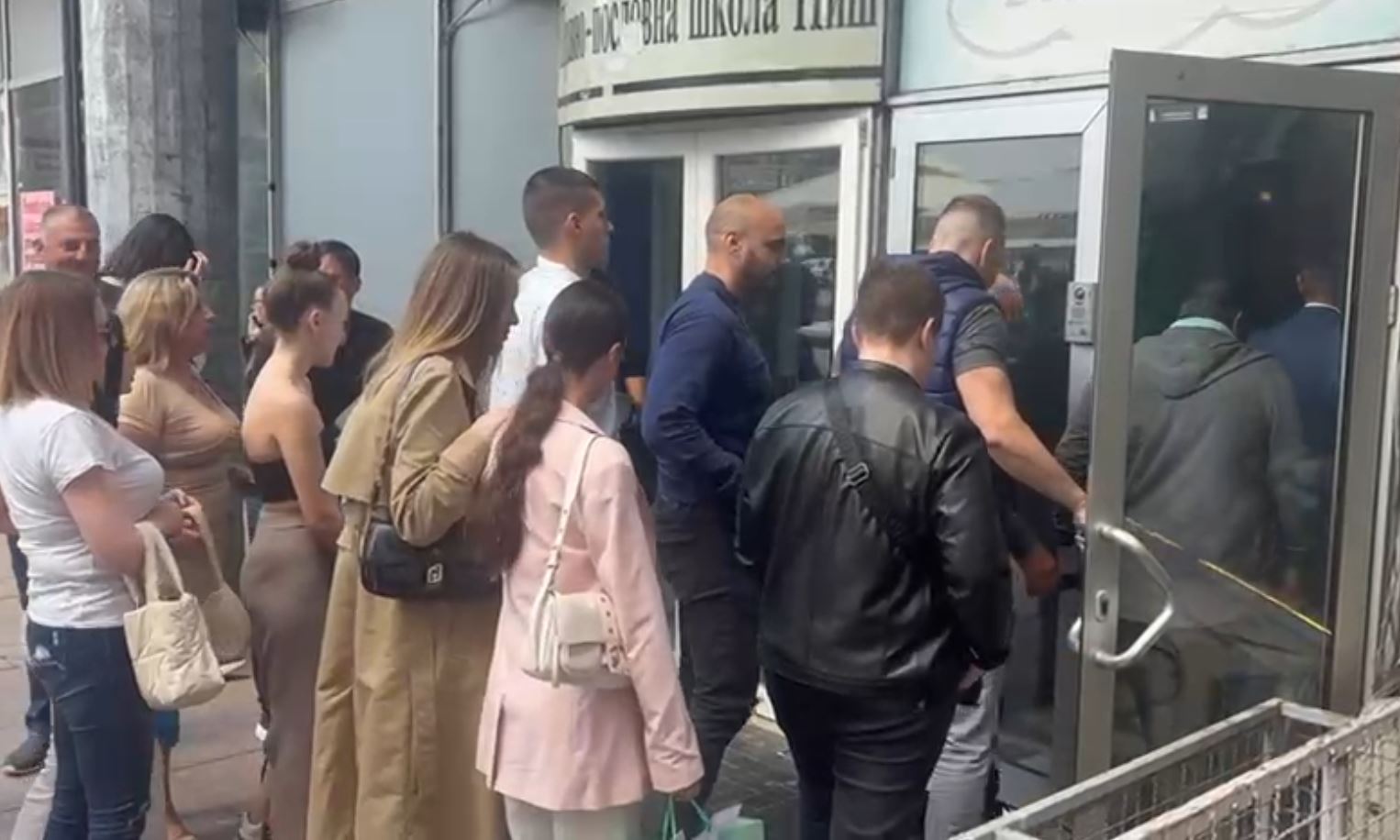 Redovi u Nišu zbog Zvezda Granda: Talenti sa juga Srbije spremni da zablistaju na audiciji VIDEO 6 audicija nis 3