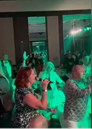 Ovo još niste čuli: Ana Bekuta uživo peva najveći hit Viki Miljković VIDEO 5 bekut