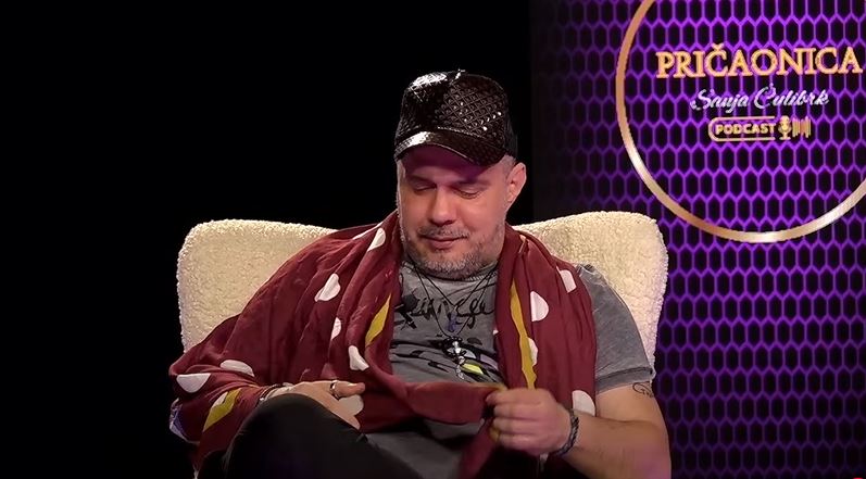 Bojan Tomović ponovo u psihijatrijskoj ustanovi, reagovali i organi reda: "Izbacili su me majka i ujak iz kuće i pozvali policiju" 5 boja tomovic