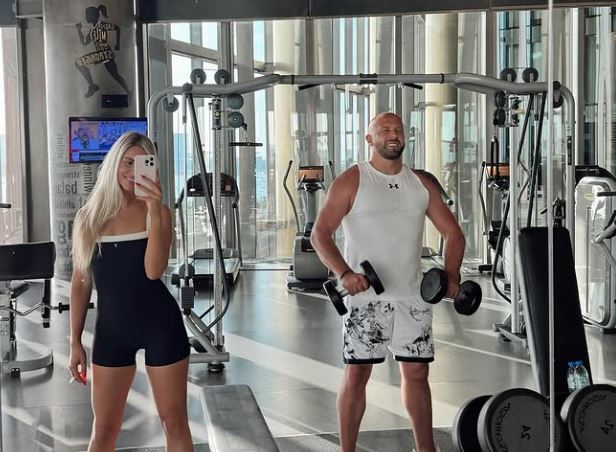 Ovo je 11 godina mlađa supruga Dada Polumente: Fatalna plavuša mu rodila 2 ćerke, a izgleda brutalno FOTO 6 dado polumenta ena