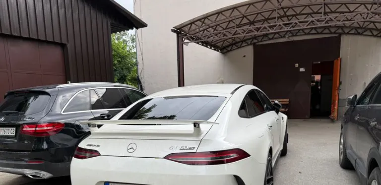 Saša Popović je imao najjači vozni park, a samo jedna pevačica je mogla da mu parira: "Pričali smo kao dva muškarca" 10 dara bubamara auto 768x373 1
