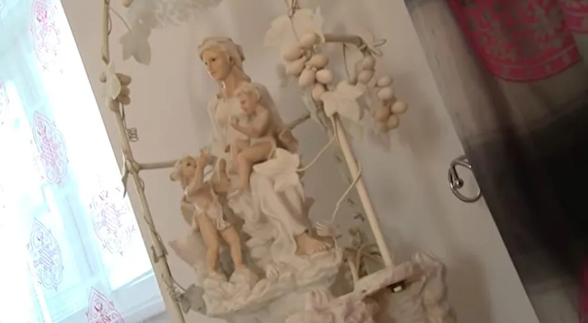 Pevačica živela u podrumu, sad poseduje fontanu novca u dnevnoj sobi: "Mi smo bogati" 9 fontana novca