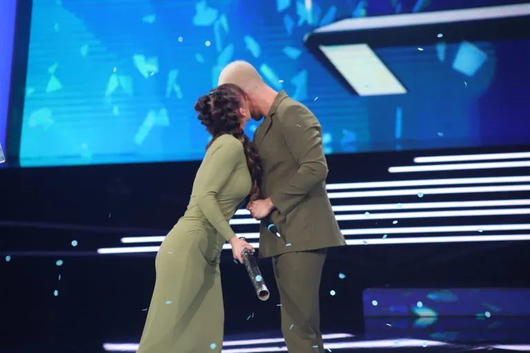 Porodila se supruga Nenada Kostova, pevač se oglasio emotivnim rečima: "Hvala ti Bože" 6 image 1 2