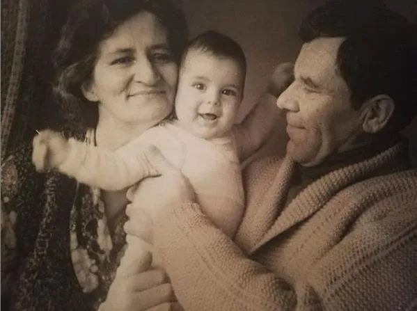 Da li biste je prepoznali? Ovako je poznata voditeljka izgledala kao devojčica (FOTO) 6 image 14
