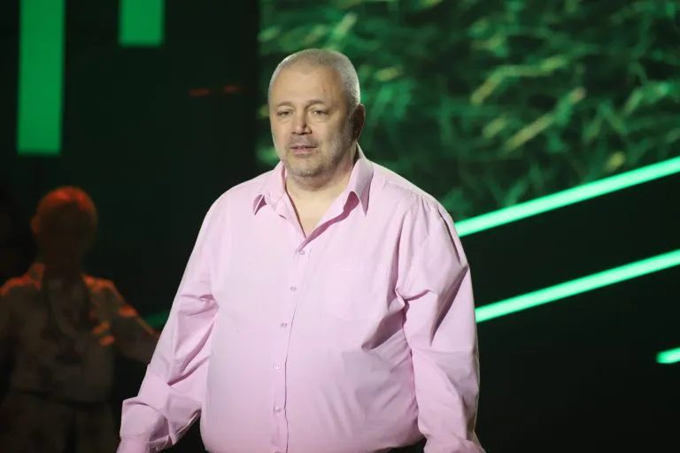Pevač bez straha hodao po vatri: "Delovalo mi je sumanuto" 6 image 8