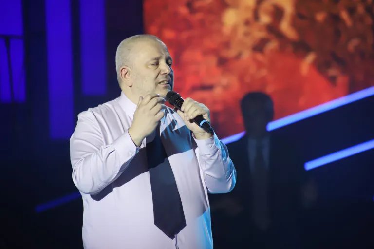 Pevač bez straha hodao po vatri: "Delovalo mi je sumanuto" 7 image 9