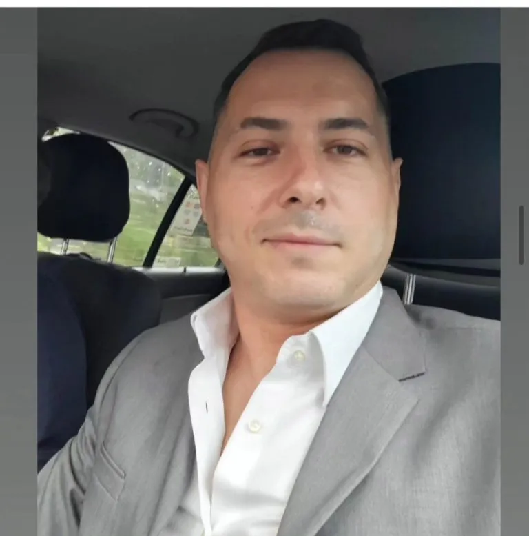 Pobednica Zvezda Granda u vezi sa sinom Zlate Petrović: Pojavila se sinoć na slavlju, pa otkrila u kakvim je odnosima sa Mikijevom bivšom ženom 7 image 123650291 5 768x777 1