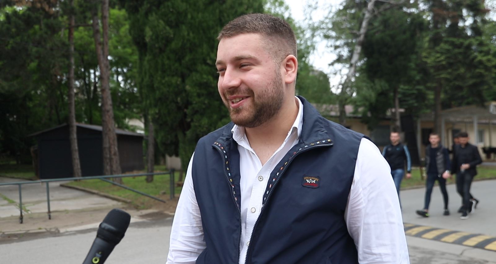 Proslavio se u Nekim novim klincima, a sada želi da postane zvezda Granda: "Pevam, studiram i držim restoran" VIDEO 6 luka ivnacevic