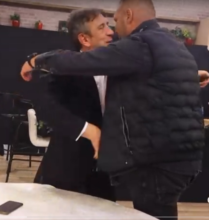 Veselo iza scene večerašnje emisije "Nikad nije kasno", pravi majstor stigao u studio VIDEO 5 nikad nije kasno bekstejdz 1