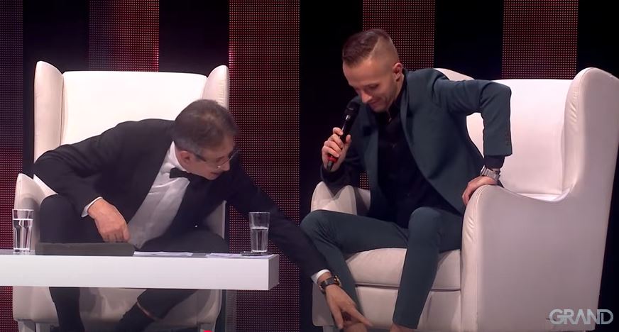 "Mogao si da se obriješ" Zbog izjave Žike Jakšića upućene pevaču ceo studio plakao od smeha : "Ne razumem se u tu modu" VIDEO 7 zika i kosmajac