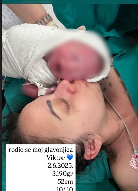 Porodila se zvezda Granda: Objavila prvu fotografiju sa sinom i raznežila sve 7 Capture 1 1