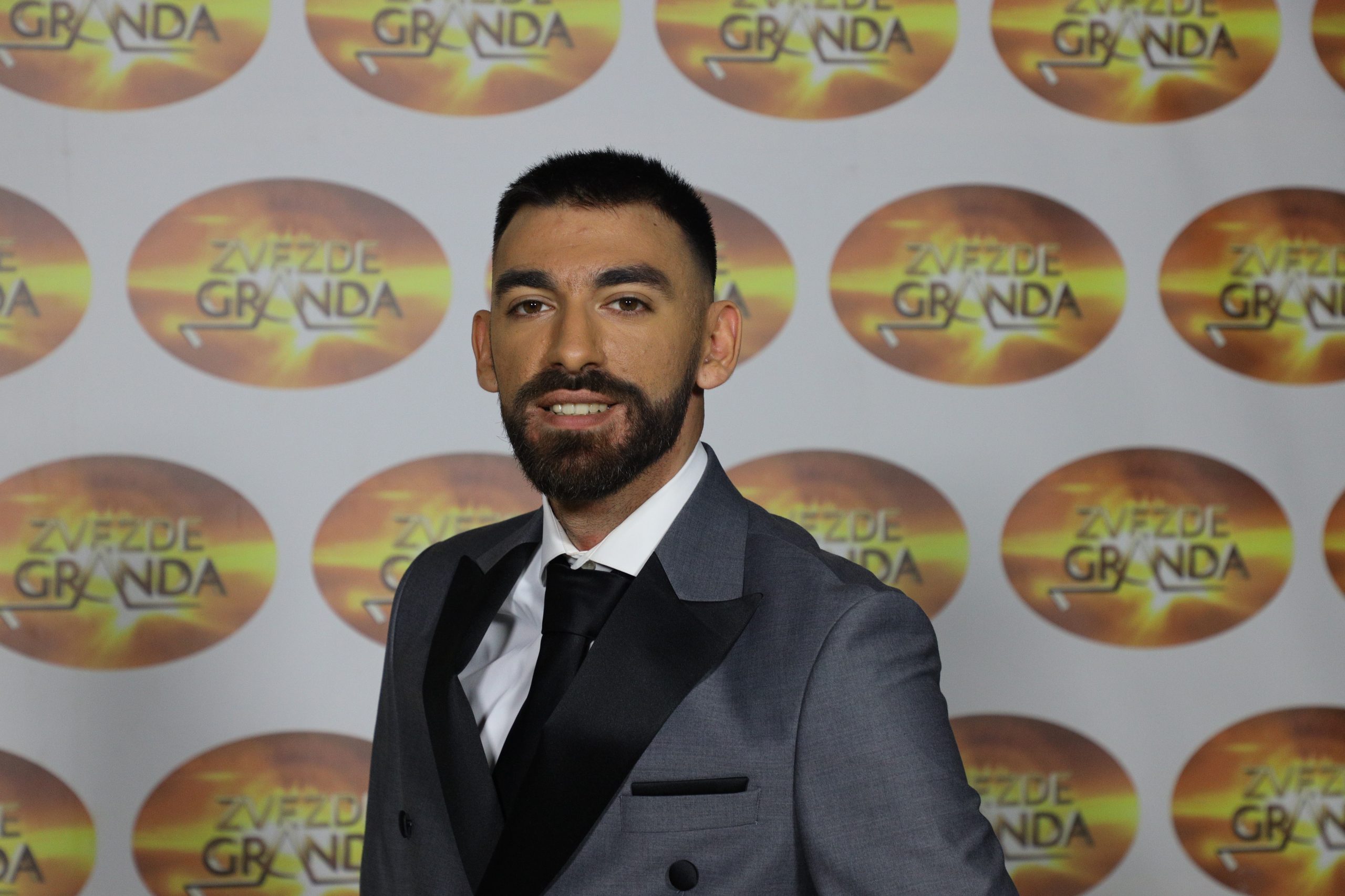 Prvi finalista Deni Ramčević zbog obožavateljki pocrveneo pred kamerama: "Predajem se" VIDEO 9 DENI RAMCEVIC 26 GOD. VRANIC9