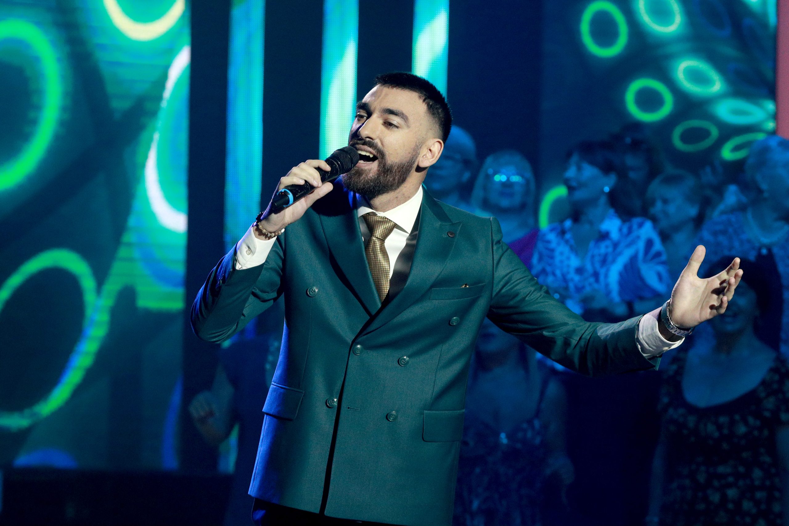 Uživo Zvezde Granda: Prvo finale bez Saše Popovića, publika bira novu zvezdu 16 DENI RAMCEVIC ZG FINALE 3 ok