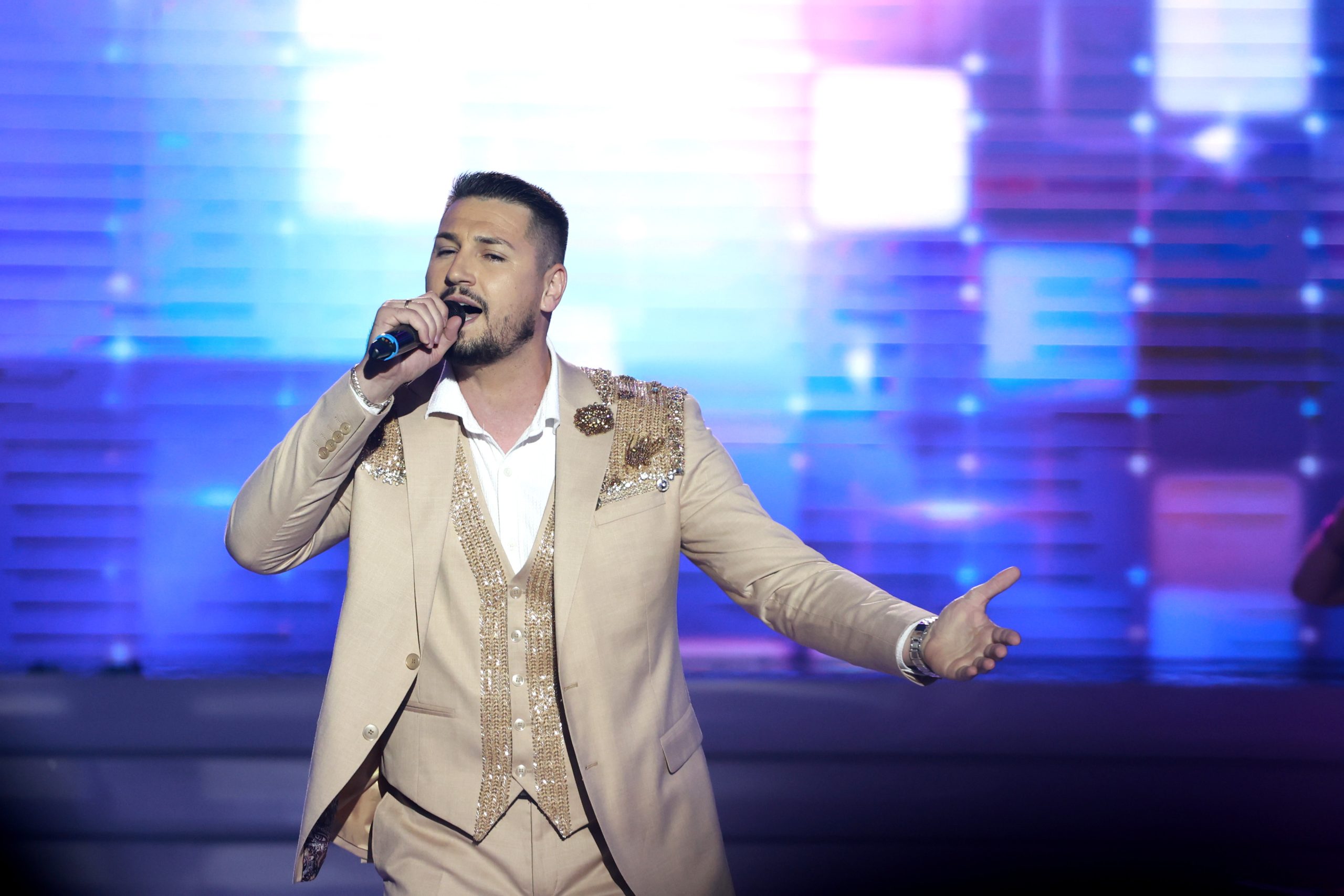 Elvis Mešinović otkrio da li je razočaran posle finala Zvezda Granda, Viki slavi sa razlogom: "Pobeda je u kući" VIDEO 8 ELVIS MESINOVIC ZG FINALE 5 ok