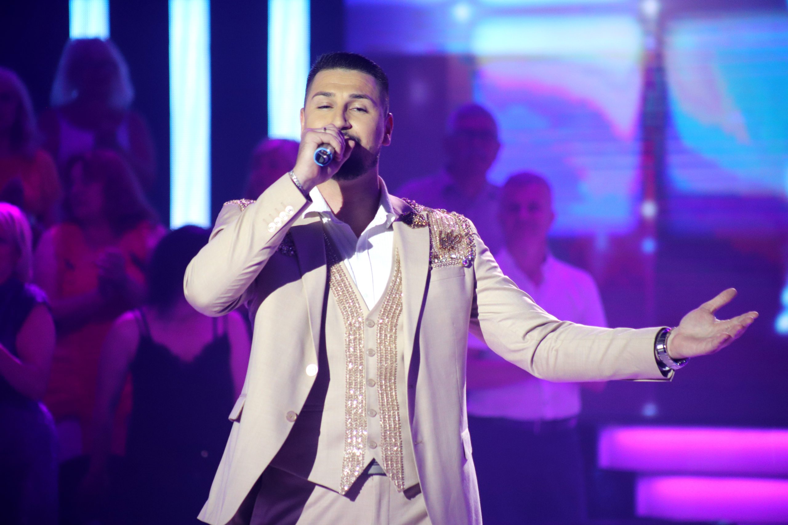 Kako je žiri ocenjivao Elvisa Mešinovića u Zvezdama Granda? Bosanac mu se odmah zamerio VIDEO 5 ELVIS MESINOVIC ZG FINALE 7 ok