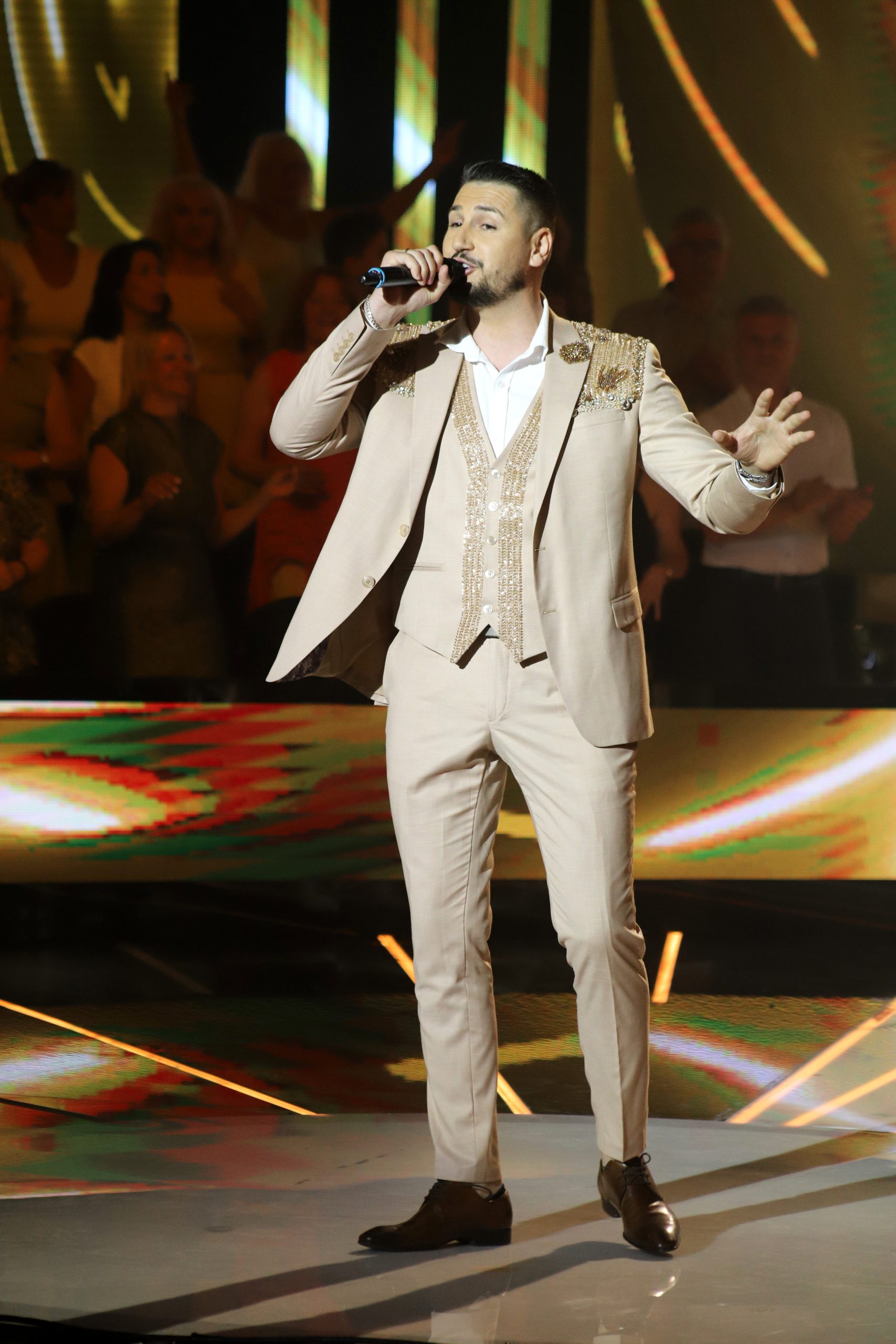 Elvis Mešinović otkrio da li je razočaran posle finala Zvezda Granda, Viki slavi sa razlogom: "Pobeda je u kući" VIDEO 9 ELVIS MESINOVIC ZG FINALE 8 ok