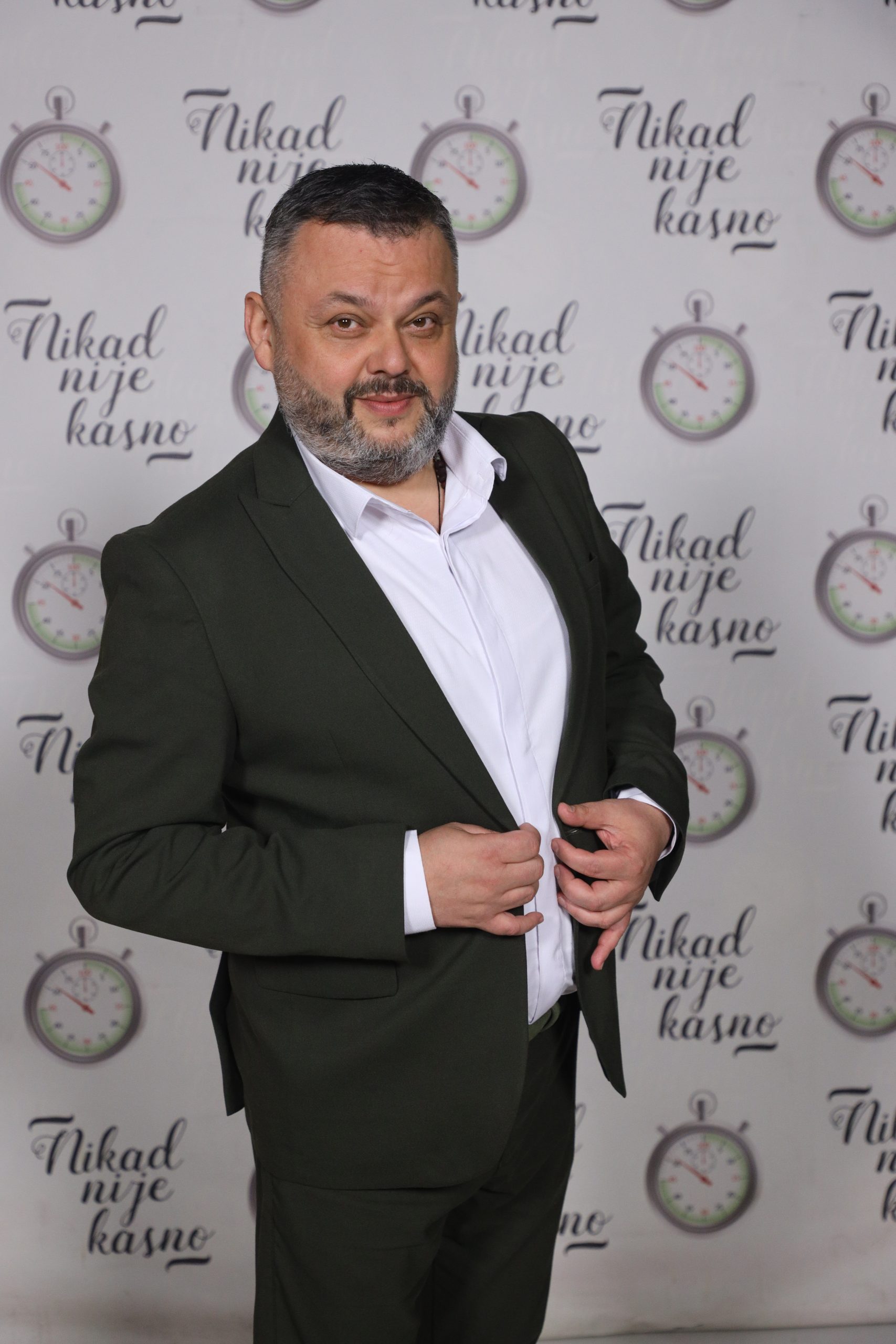 Bolničar iz Aleksinca u Žikinoj emisiji pronašao eliksir mladosti: "Zvezde mi spremaju nešto" VIDEO 8 IGOR MILJKOVIC 45 GOD. ALEKSINAC 4