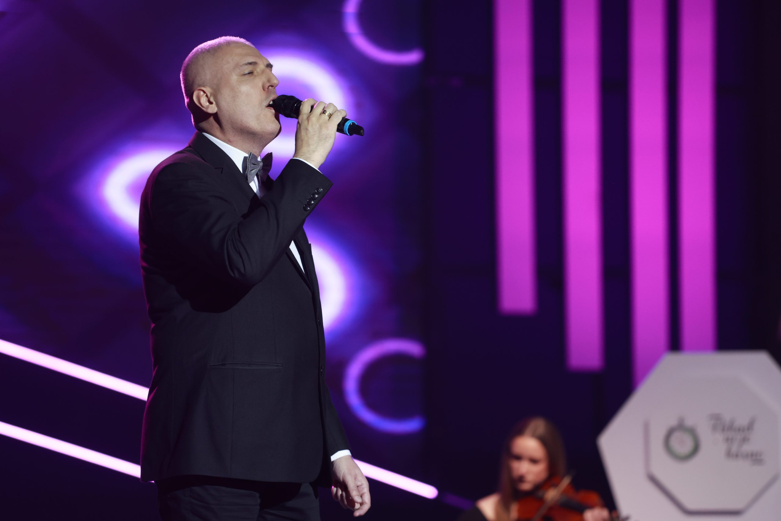 Od sudnice do bine: Neobičan susret dva pevača u Nikad nije kasno (VIDEO) 5 nikad nije kasno