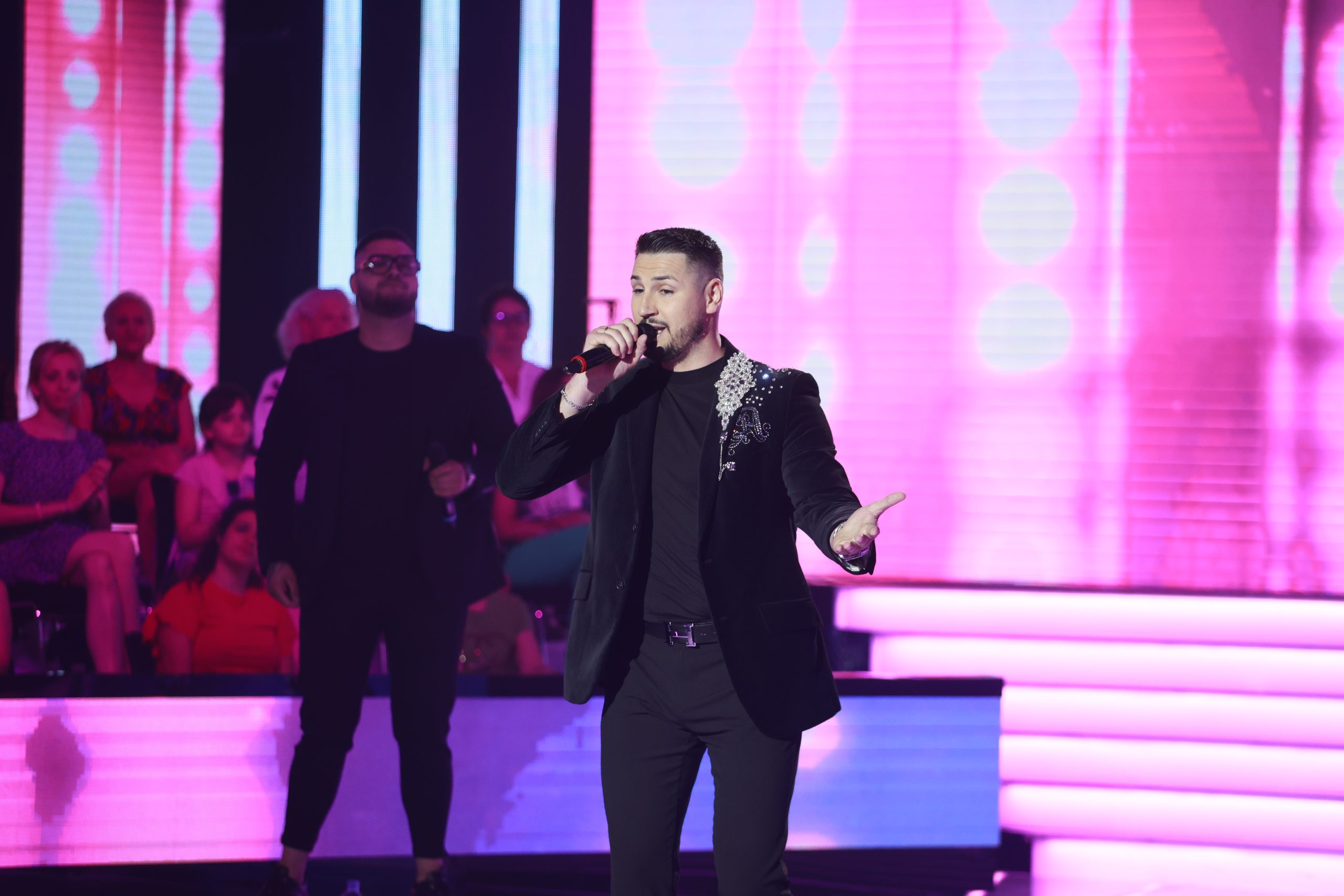 Ko je Elvis Mešinović, jedan od favorita za pobedu u Zvezdama Granda 7 elvis mesinovic zvezde granda