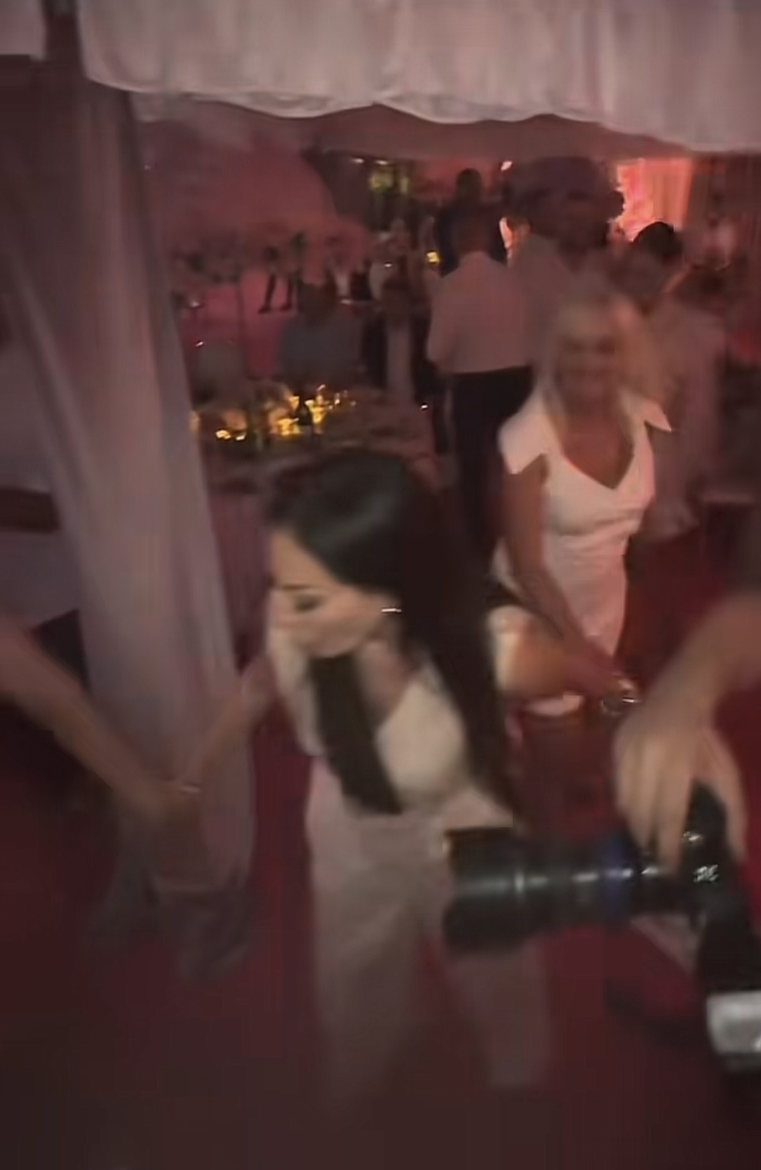 Kolo za pamćenje: Zorica Brunclik i Ceca Ražnatović zaplesale na svadbi, bosa mlada ukrala šou VIDEO 7 IMG 7306