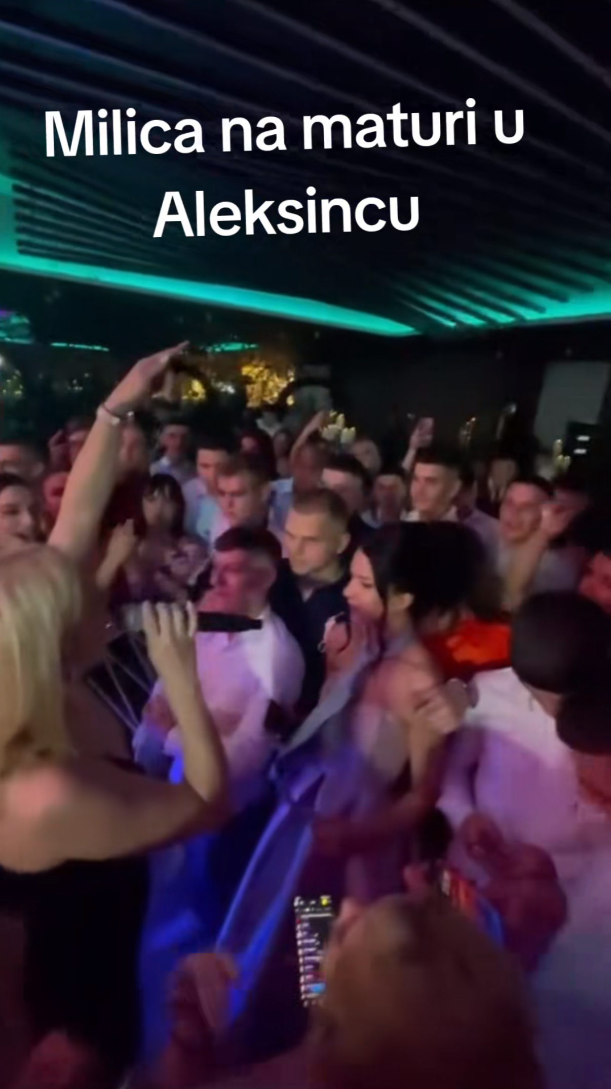 Milica Todorović se pojavila kao iznenađenje na maturi, evo kako su je dočekali đaci VIDEO 7 IMG 9690