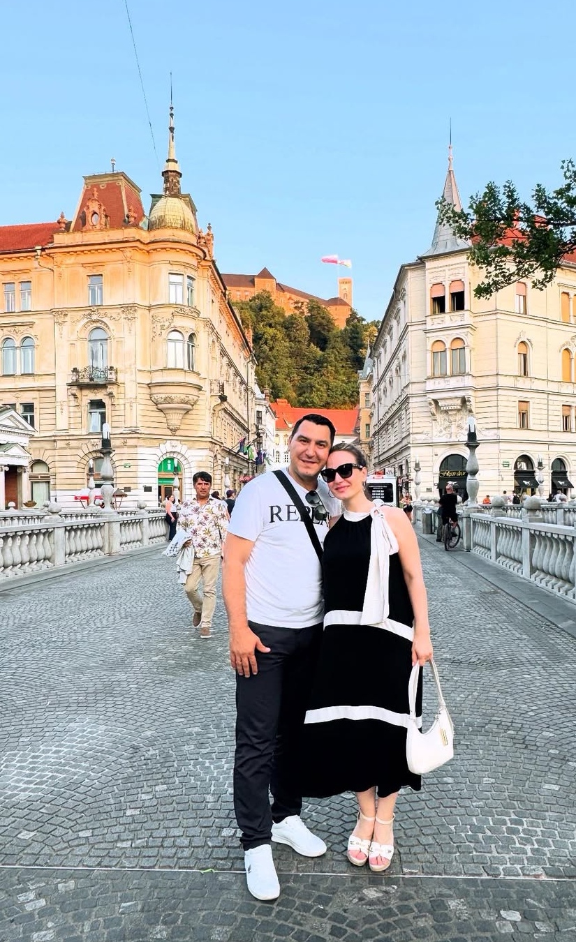Velika radost u porodici Jelene Tomašević, pevačica puca od ponosa: "I ja sam počela u Ljubljani" FOTO 8 Jeena Tomasevic i brat Darko 1