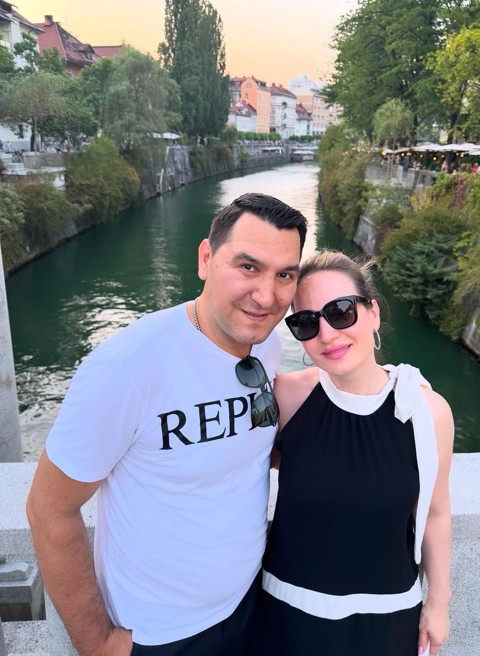 Velika radost u porodici Jelene Tomašević, pevačica puca od ponosa: "I ja sam počela u Ljubljani" FOTO 9 Jeena Tomasevic i brat Darko 2