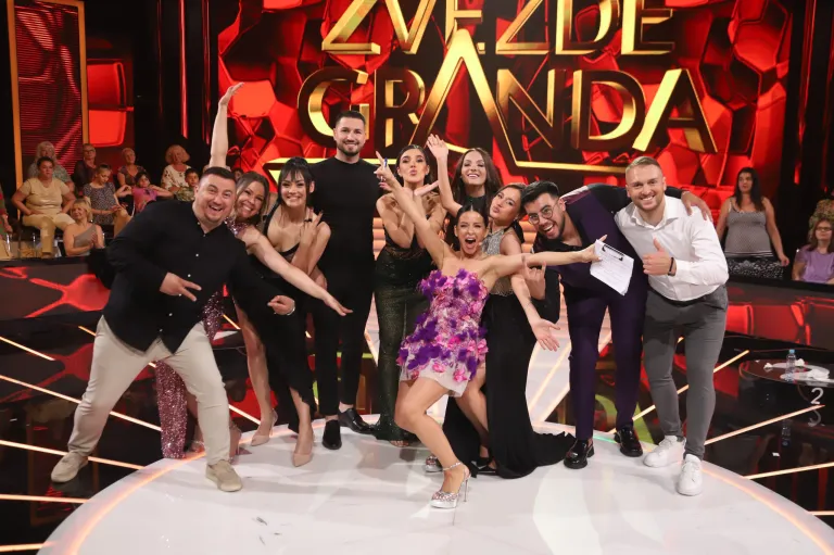 Otkrivamo kako izgleda pobednička plaketa koja nosi ime estradnog maga Saše Popovića (VIDEO) 12 KANDIDATI ZG SNIMANJE 05062025 FOTO ELENA 28 4 768x511 1