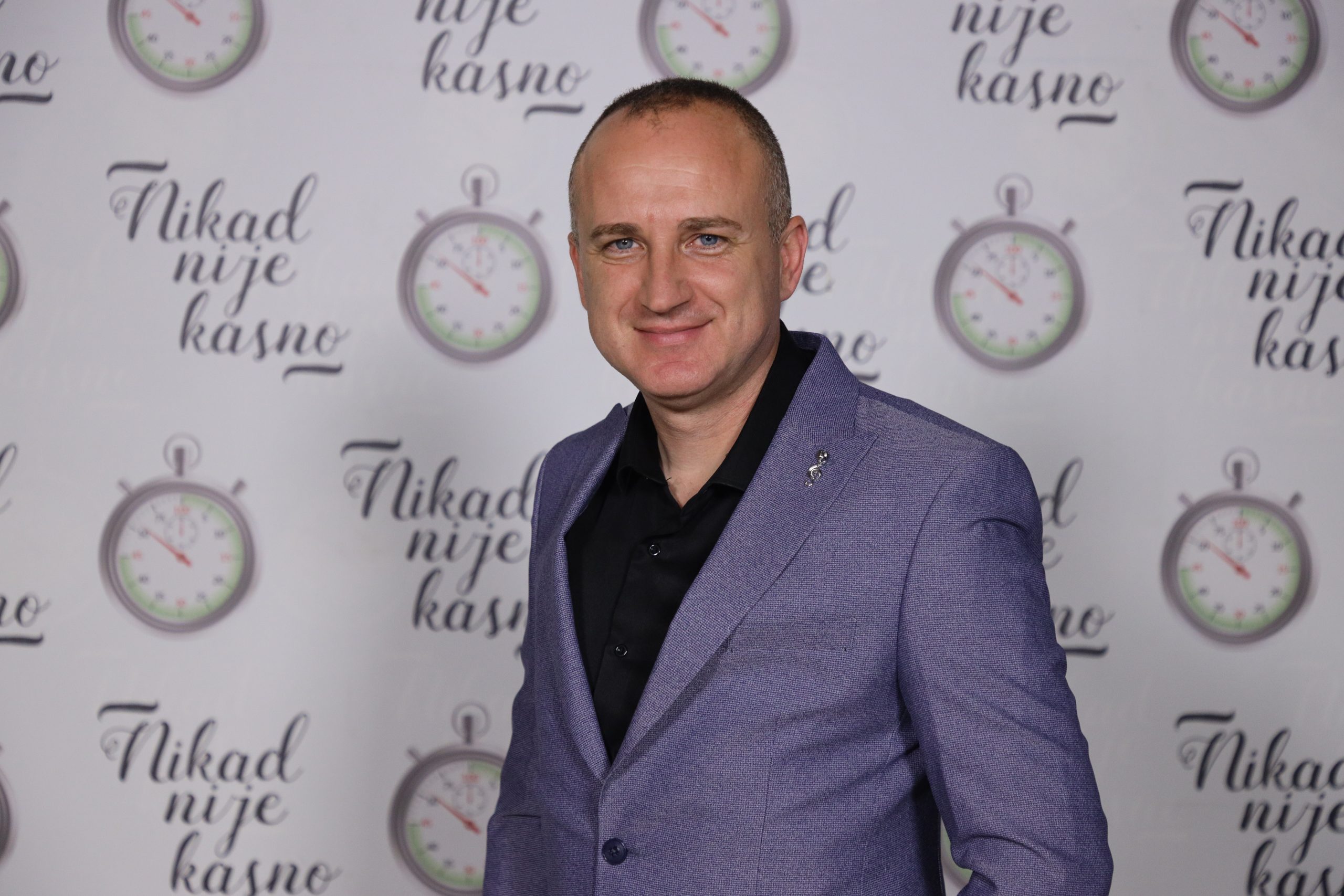 "Svađalice moja mala" nije slučajan izbor: Kire Naunovski otkrio kome je posvetio pesmu VIDEO 9 KIRE NAUNOVSKI 45 GOD. SVETI NIKOLA 4