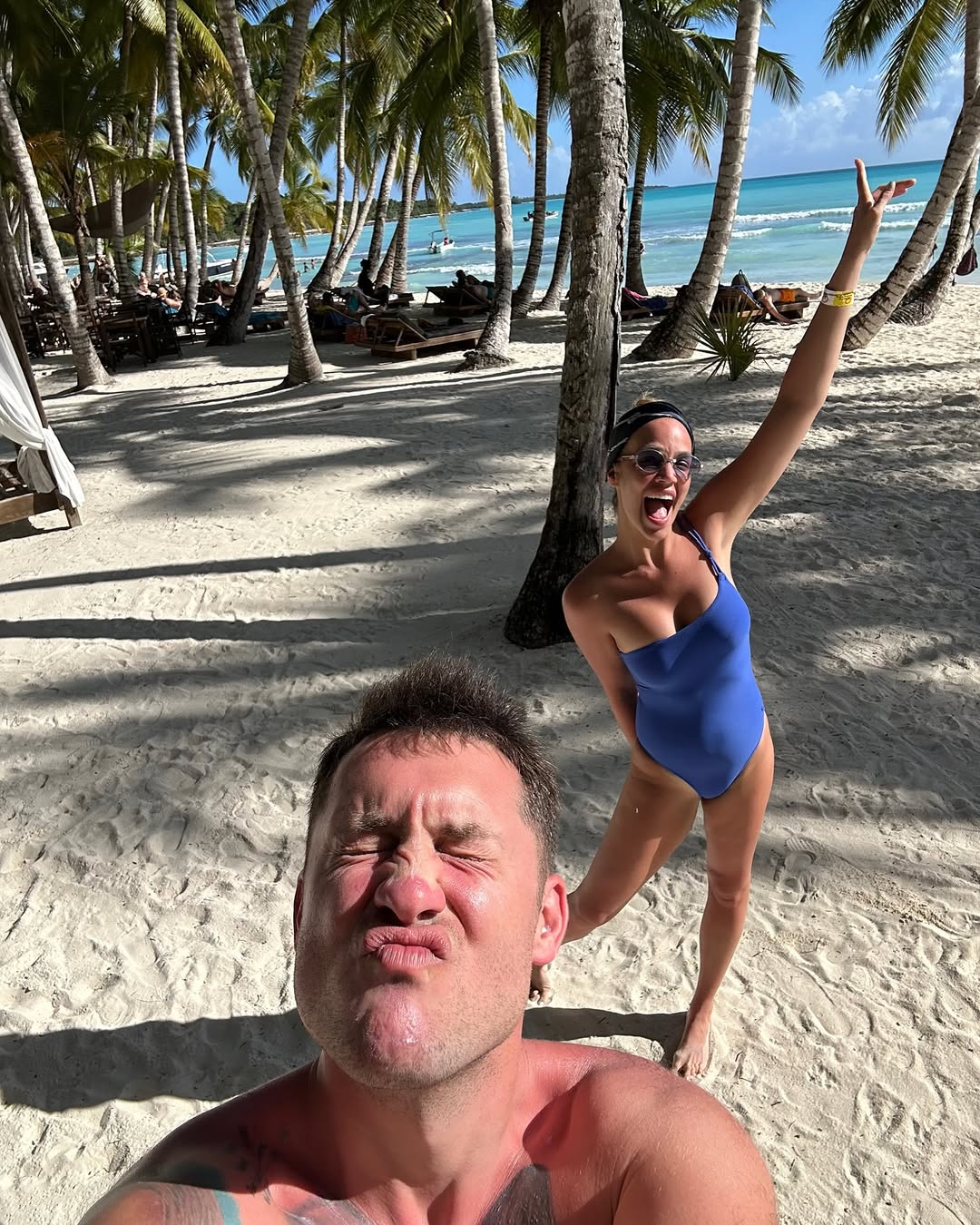 Muž Marije Mikić (36) pokazao isklesano telo, devojke odlepile 6 Ljubav a ne djir⛵️