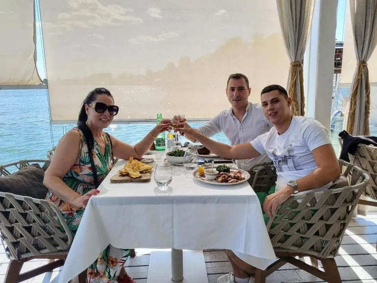 Pevačica smuvala sina Zlate Petrović: "Srećna sam i zadovoljna" 6 MIKI DUDIC