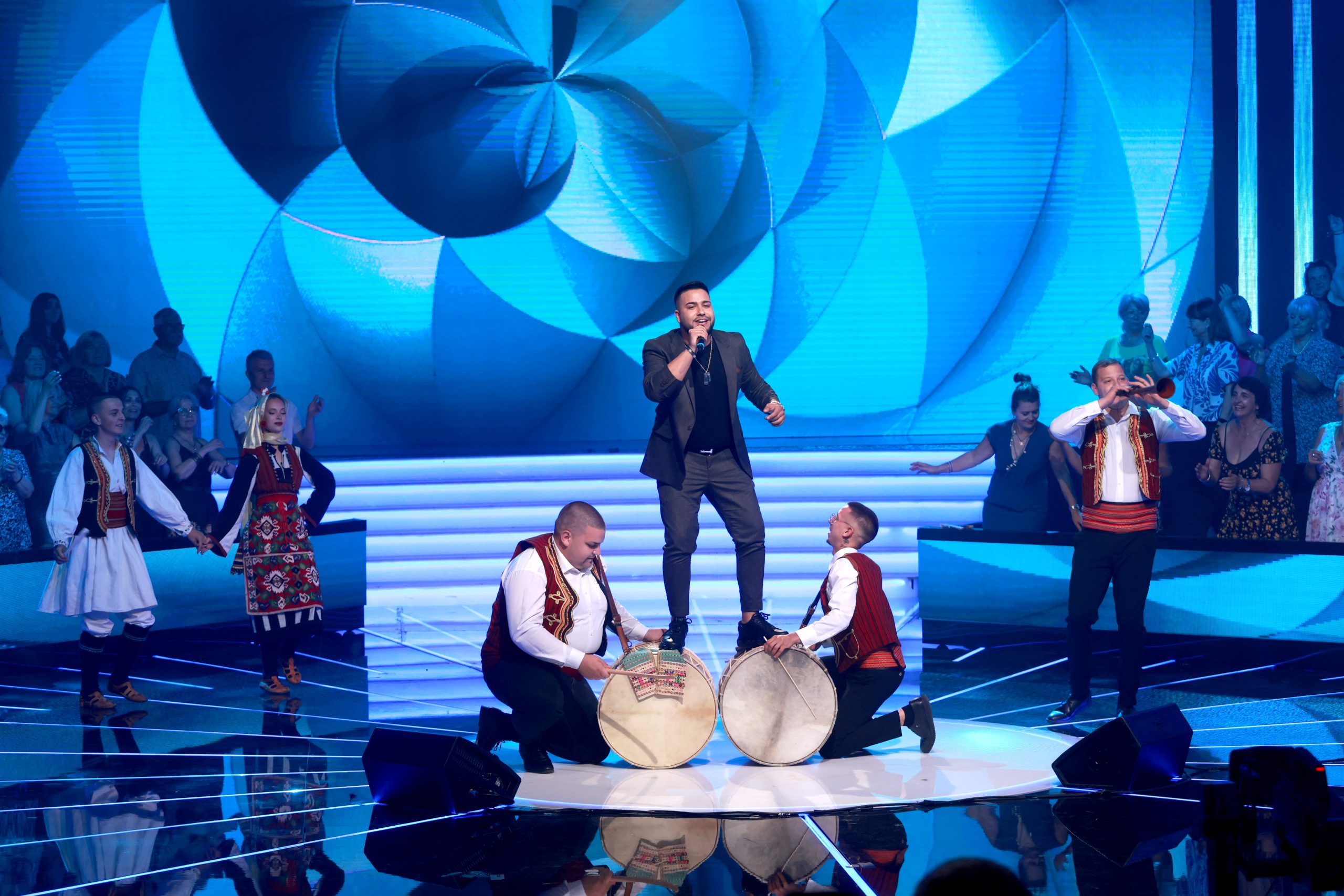 Uživo Zvezde Granda: Prvo finale bez Saše Popovića, publika bira novu zvezdu 30 NIKOLA STANISIC ZG FINALE 28 ok