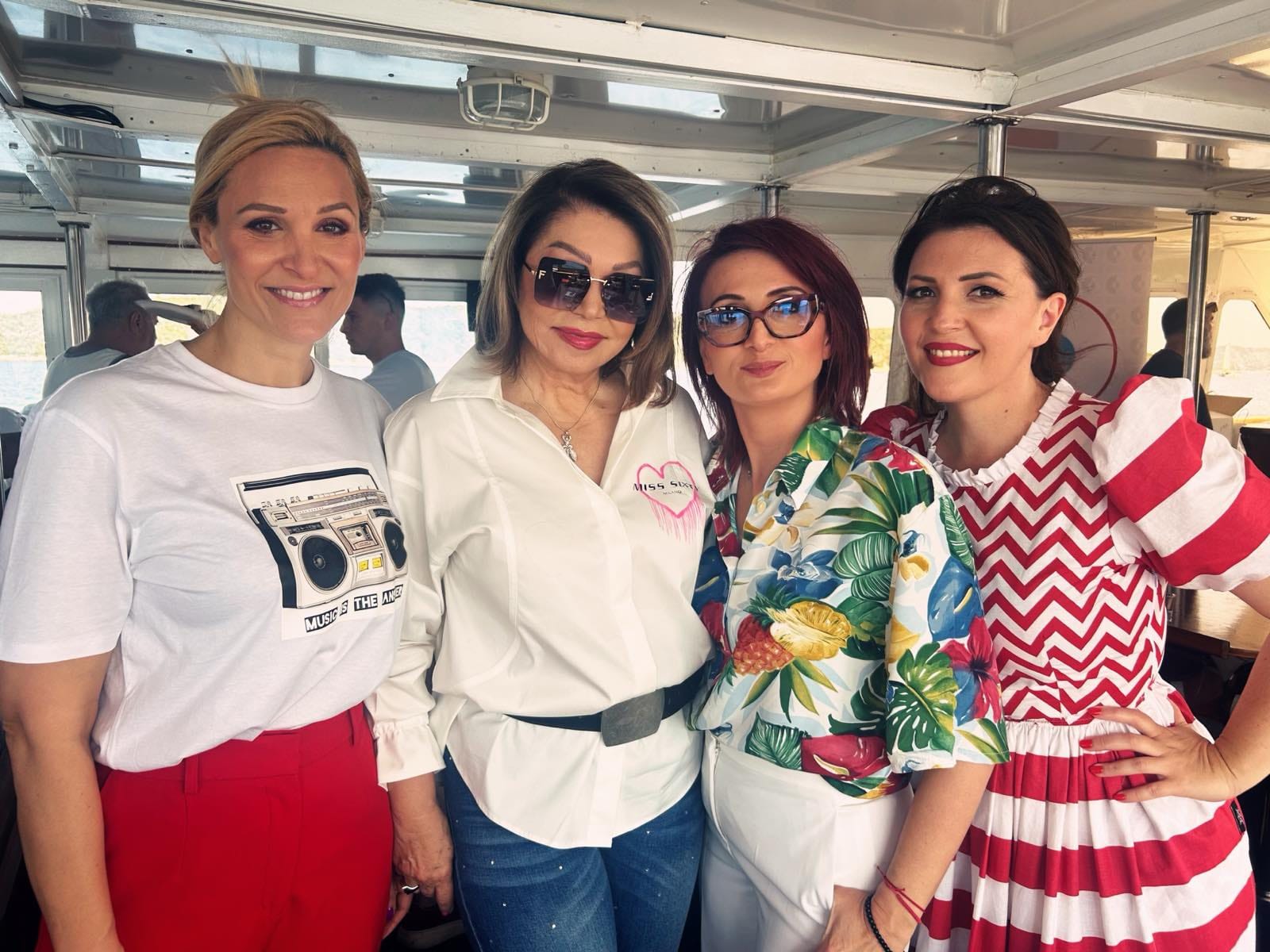 Na talasima mora: „Frajle“ novim albumom i singlom otpočele leto, pa poručile: „Deo ste naših duša“ FOTO 5 PHOTO 2025 06 08 17 15 19