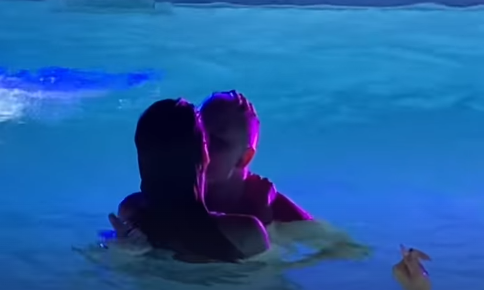 Polugoli u bazenu razmenjivali nežnosti: Nikolija i Relja iznenadili scenom na proslavi (FOTO) 6 Screenshot 2025 06 03 095715