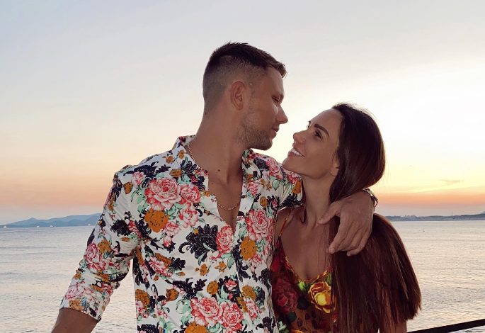 Polugoli u bazenu razmenjivali nežnosti: Nikolija i Relja iznenadili scenom na proslavi (FOTO) 5 Screenshot 2025 06 03 101403