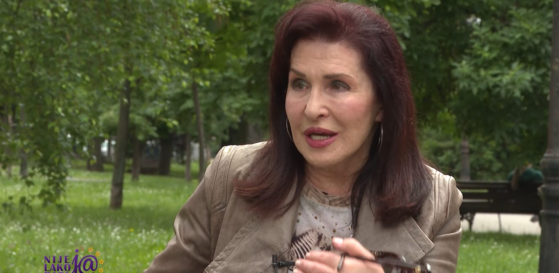 Milena Plavšić sa suzama u očima progovorila o pokojnom ocu: "Ceo život sam vodila računa da ga ne obrukam" VIDEO 6 Screenshot 2025 06 04 093317