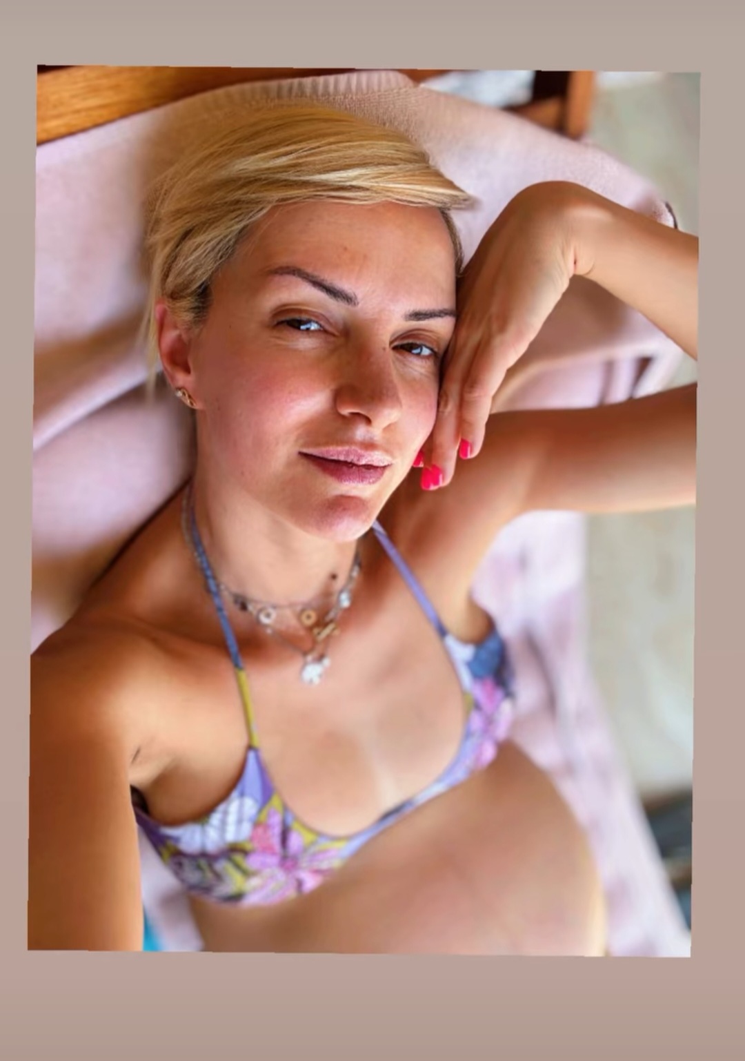 Pevačica (38) nosi blizance i izgleda brutalno u kupaćem tik pred porođaj 6 Screenshot 20250619 085024 Instagram