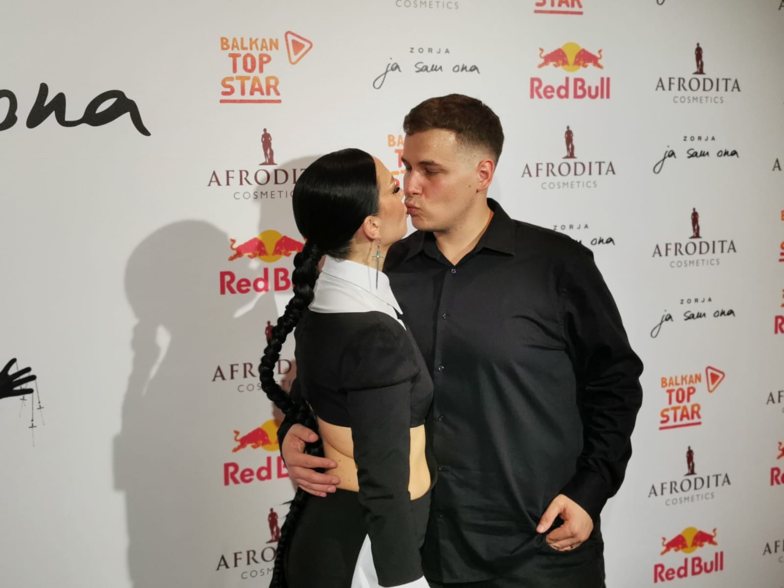 Zorja Pajić okupila pola estrade na promociji, pevačicin muž prvi put u javnosti VIDEO 10 WhatsApp Image 2025 06 03 at 19.39.37