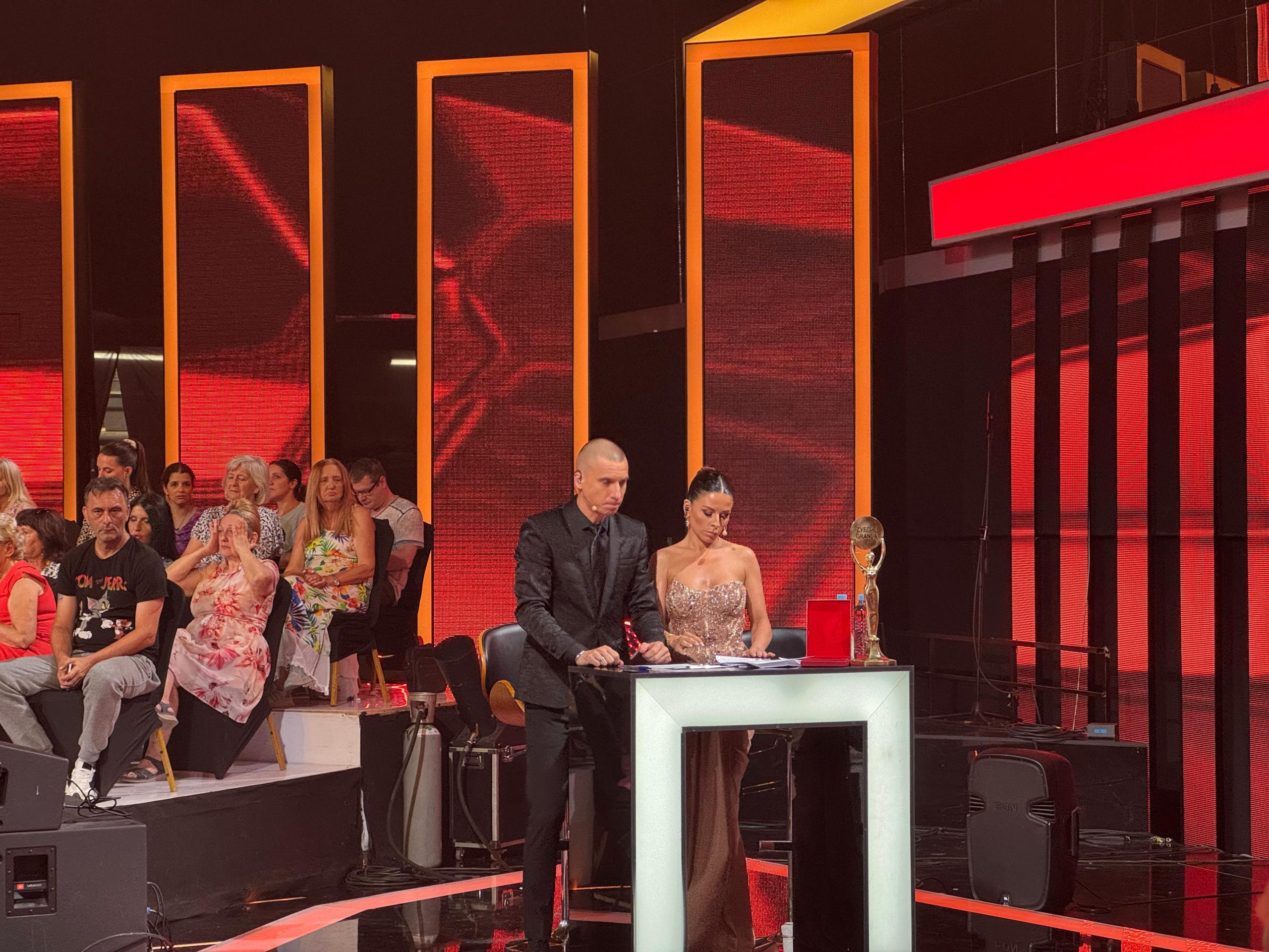 Uživo Zvezde Granda: Prvo finale bez Saše Popovića, publika bira novu zvezdu 40 WhatsApp Image 2025 06 28 at 23.03.34